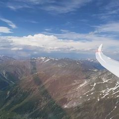 Flugwegposition um 13:42:00: Aufgenommen in der Nähe von Gemeinde Vals, 6154 Vals, Österreich in 2867 Meter
